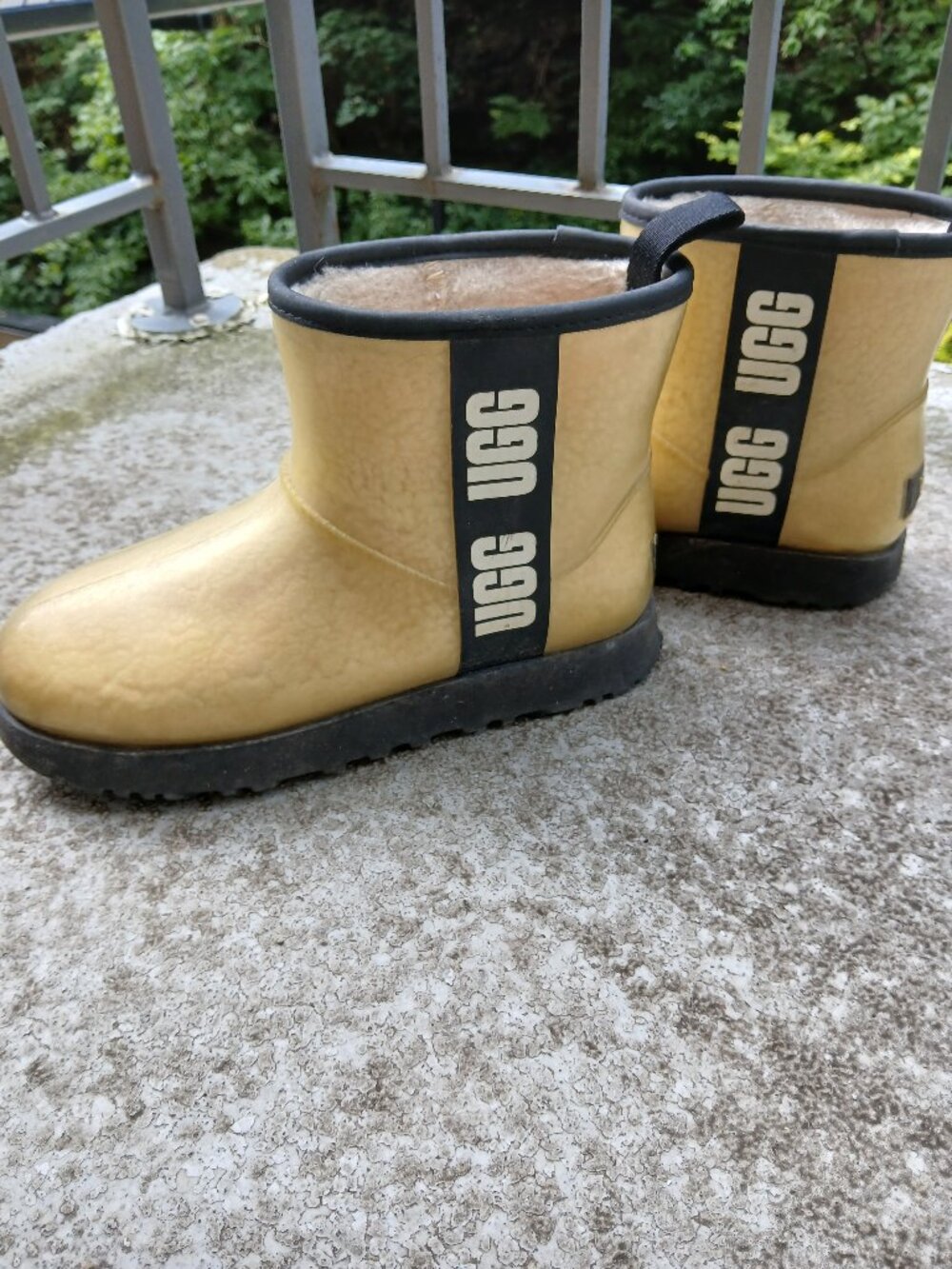 UGG Classic Clear Mini Rainboot 7